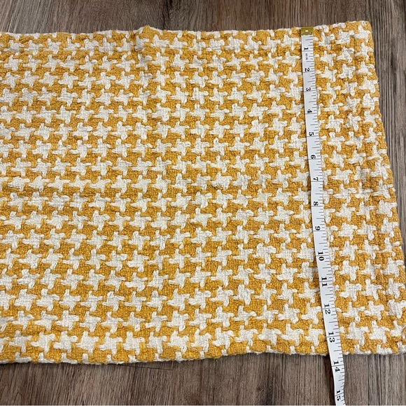 Crate And Barrel Placemats Yellow White Houndstooth Table Setting Colorful 14x19 - Picture 5 of 7